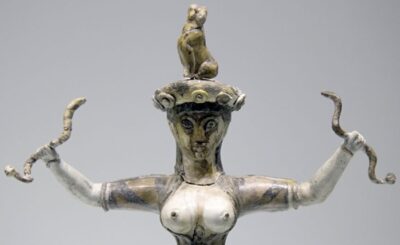 Θεά των όφεων, η γυναίκα στην Αρχαία Κρήτη…